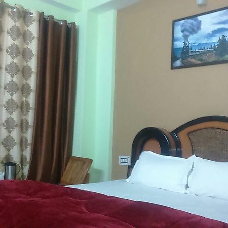 Hotel Mansarovar Banjār Exteriér fotografie