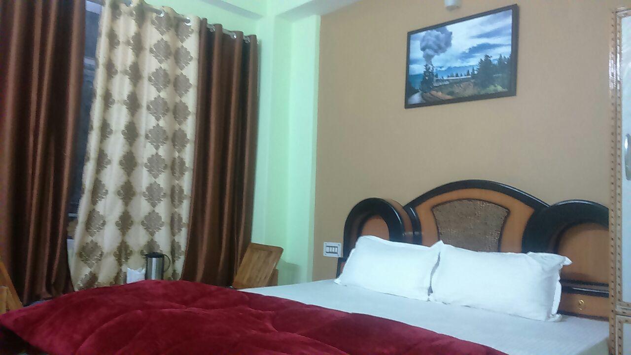 Hotel Mansarovar Banjār Exteriér fotografie