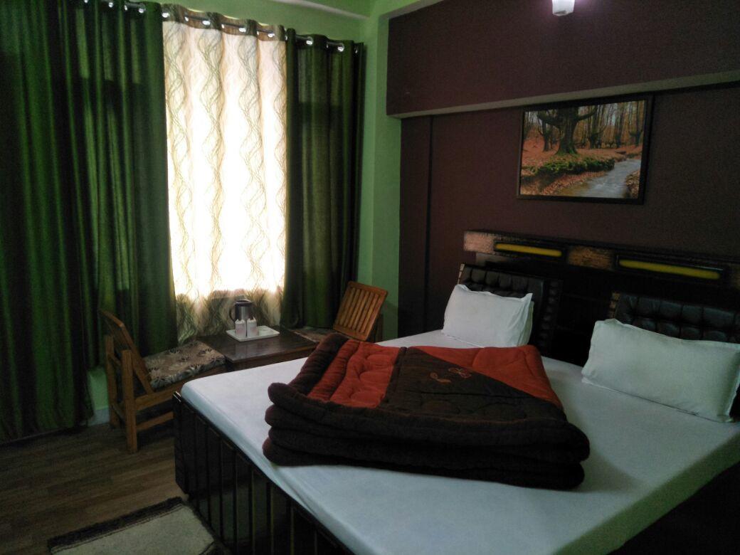 Hotel Mansarovar Banjār Exteriér fotografie